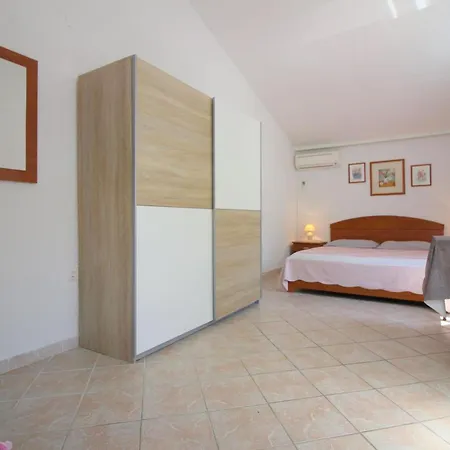 Fuer 2 Personen In Strandnaehe Mit Terrasse * Porec